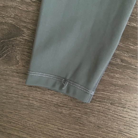 Athleta Elation train size XS/TP crop teal/blue/green - Picture 5 of 5